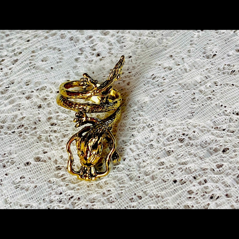 🍀New Strange Dragon Ring